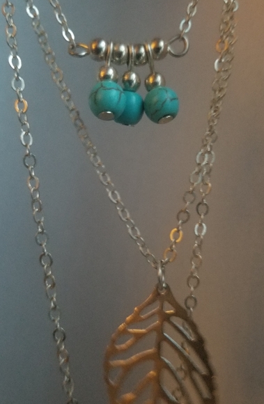 Turquoise wire wrapped neckalce - Picture 2 of 2